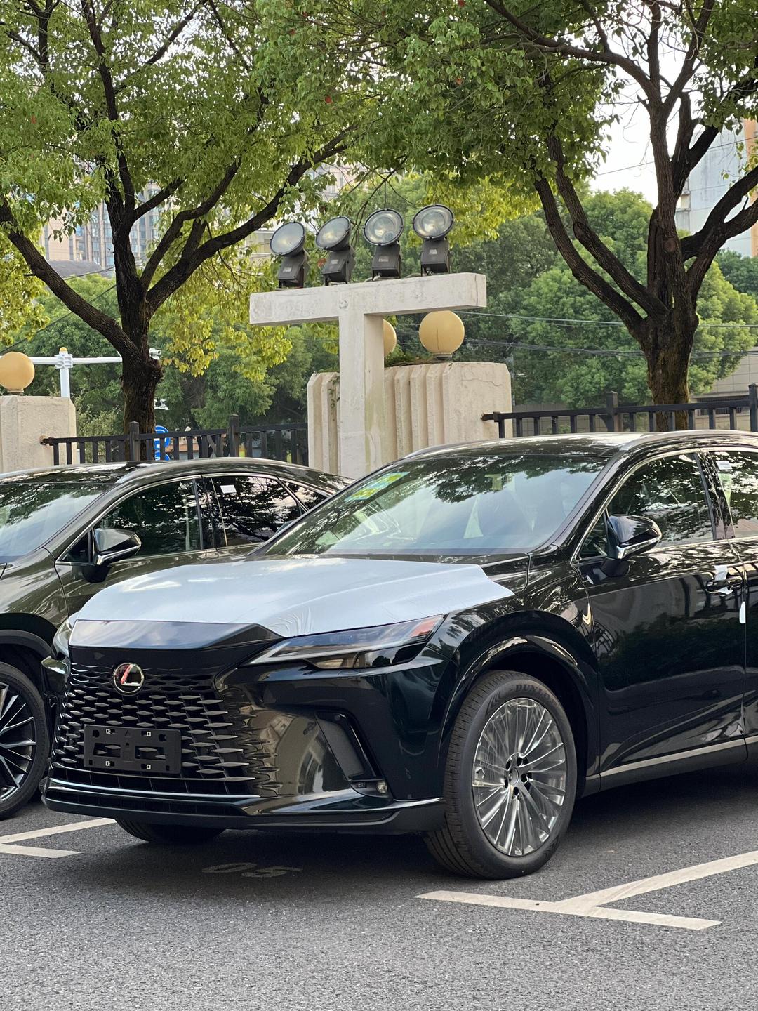 成都雷克萨斯LX中东版降价39万 欢迎上门试驾