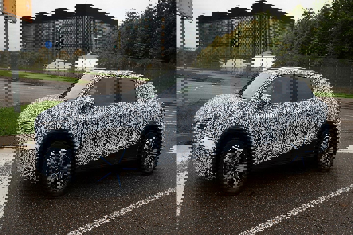 全新梅赛德斯-AMG GLA纯电版车型谍照曝光