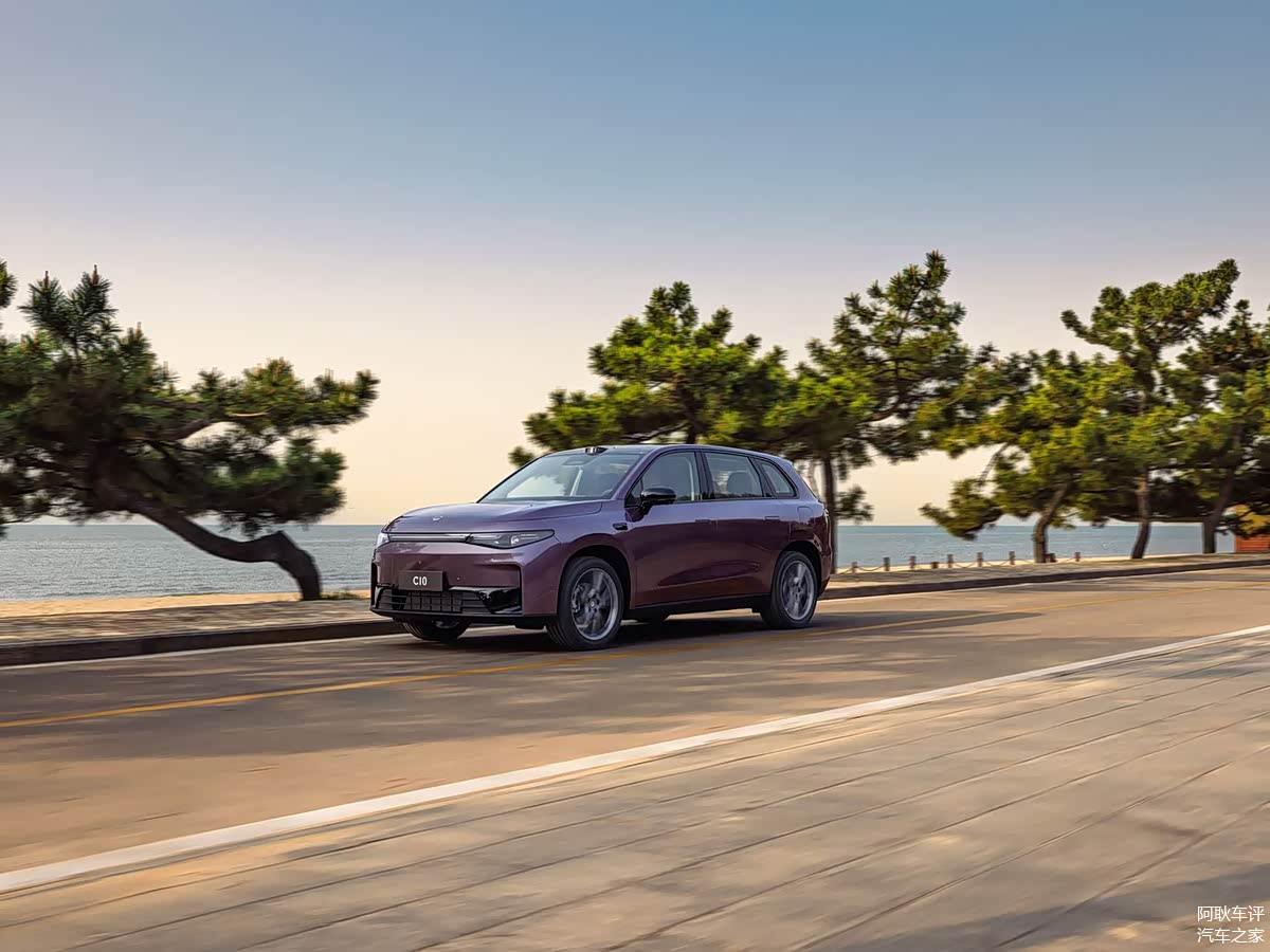 零跑2025,全年盈利5.4亿元