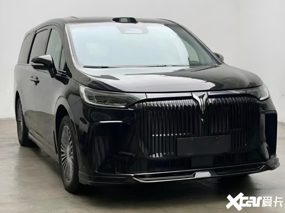 岚图梦想家冠军版31.99万预售！问界同款智驾3月上市